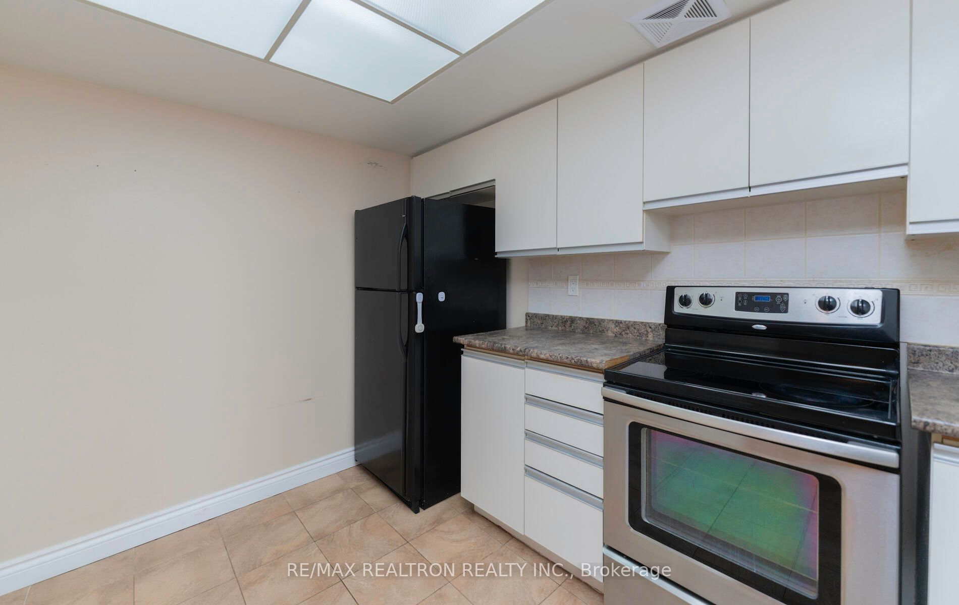7440 Bathurst Street, #301