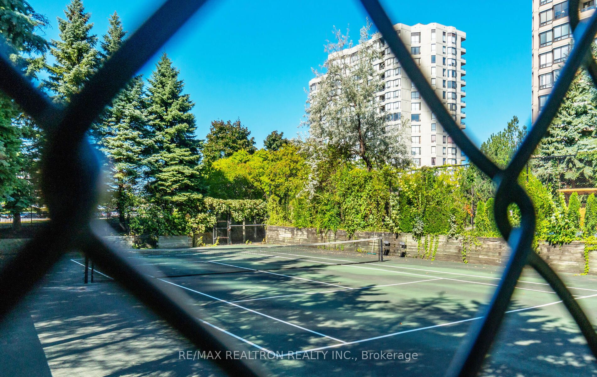 7440 Bathurst Street, #301