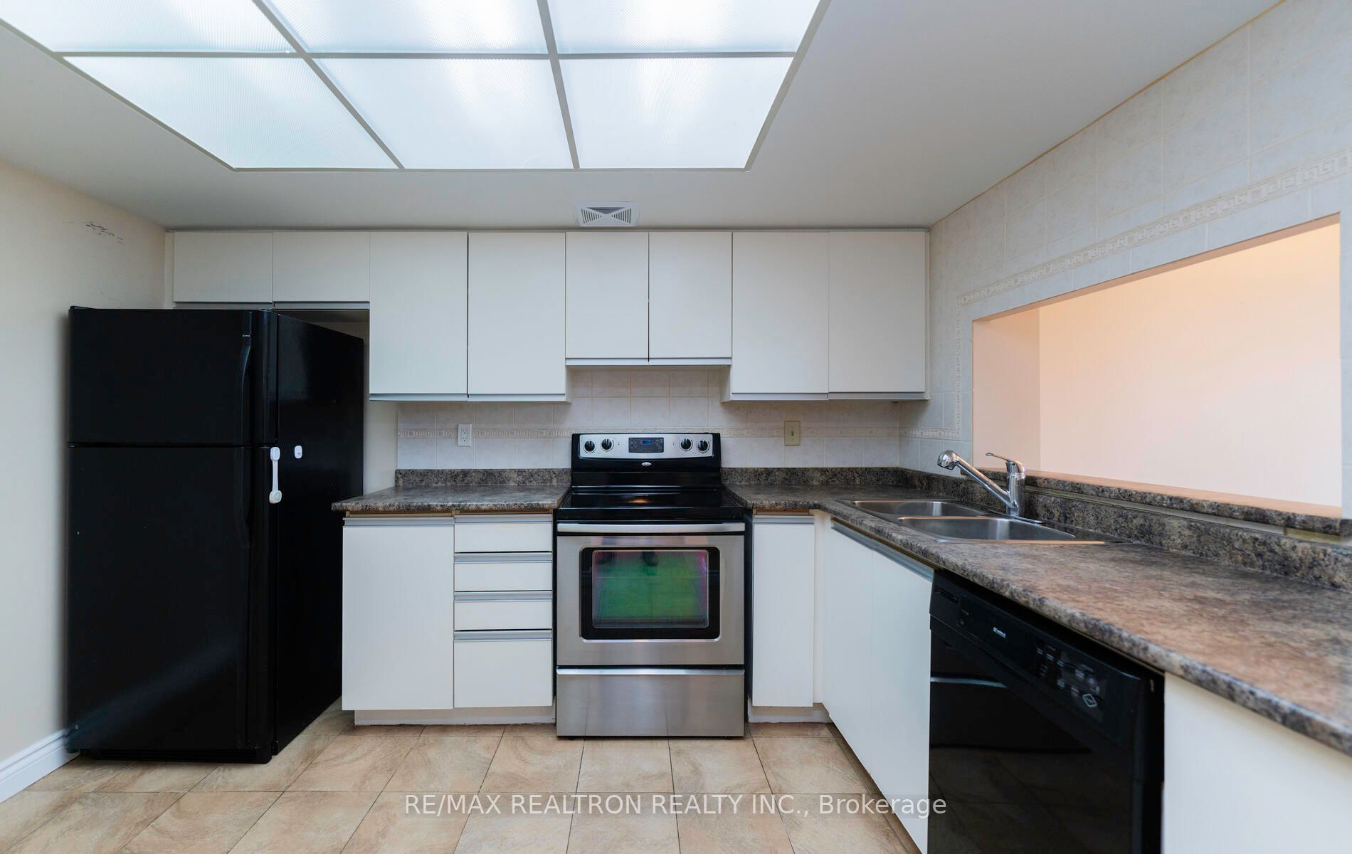7440 Bathurst Street, #301