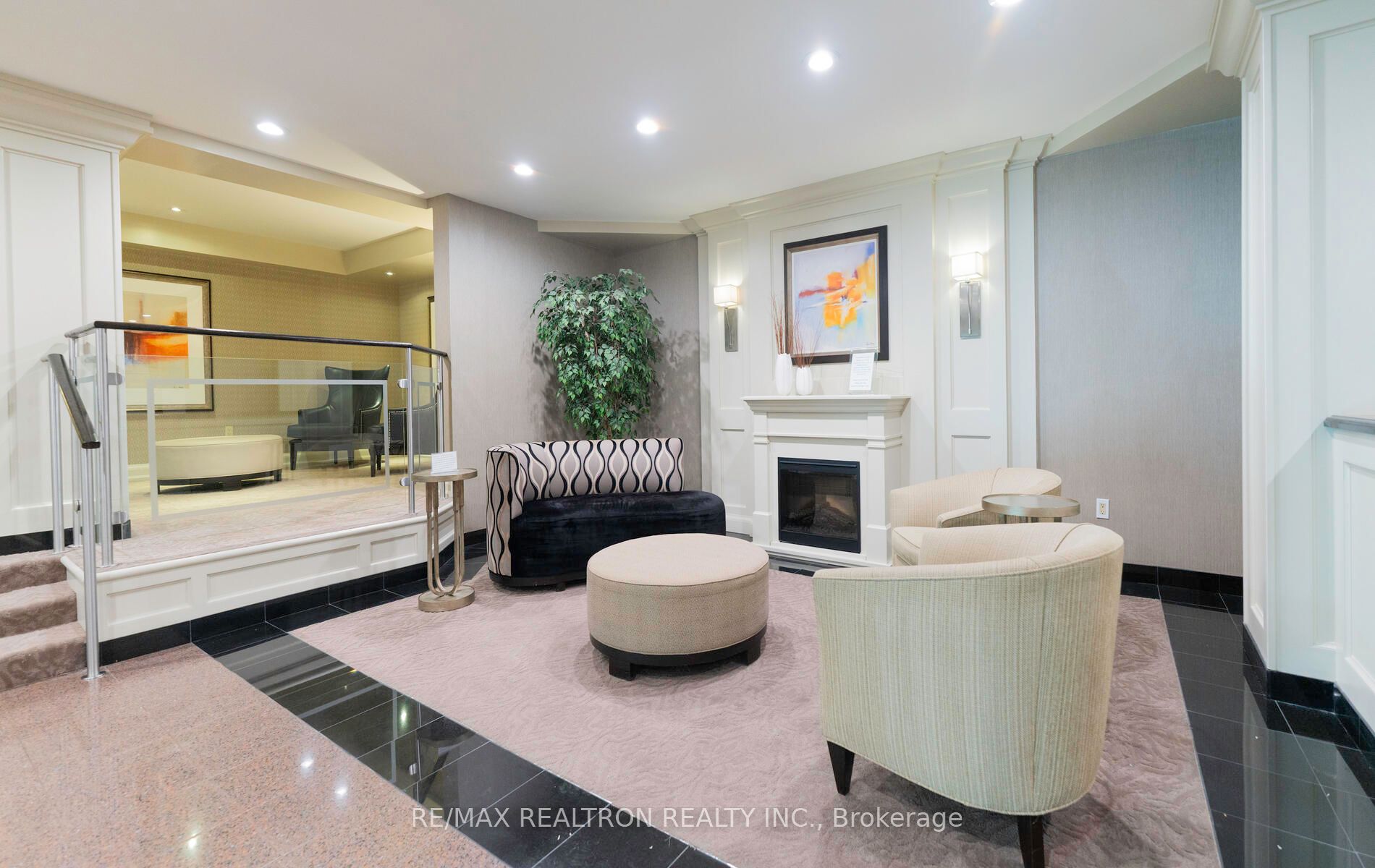 7440 Bathurst Street, #301