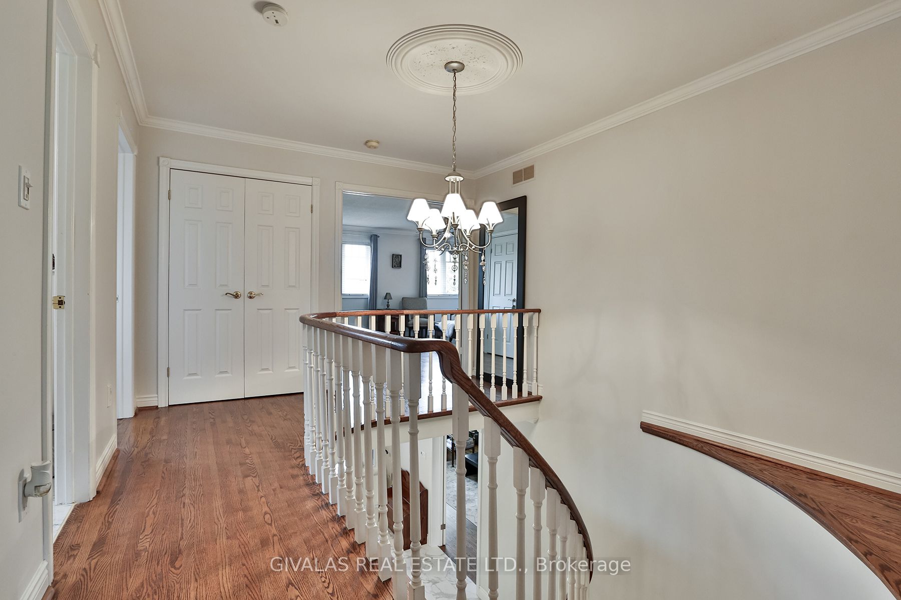 25 Sala Dr