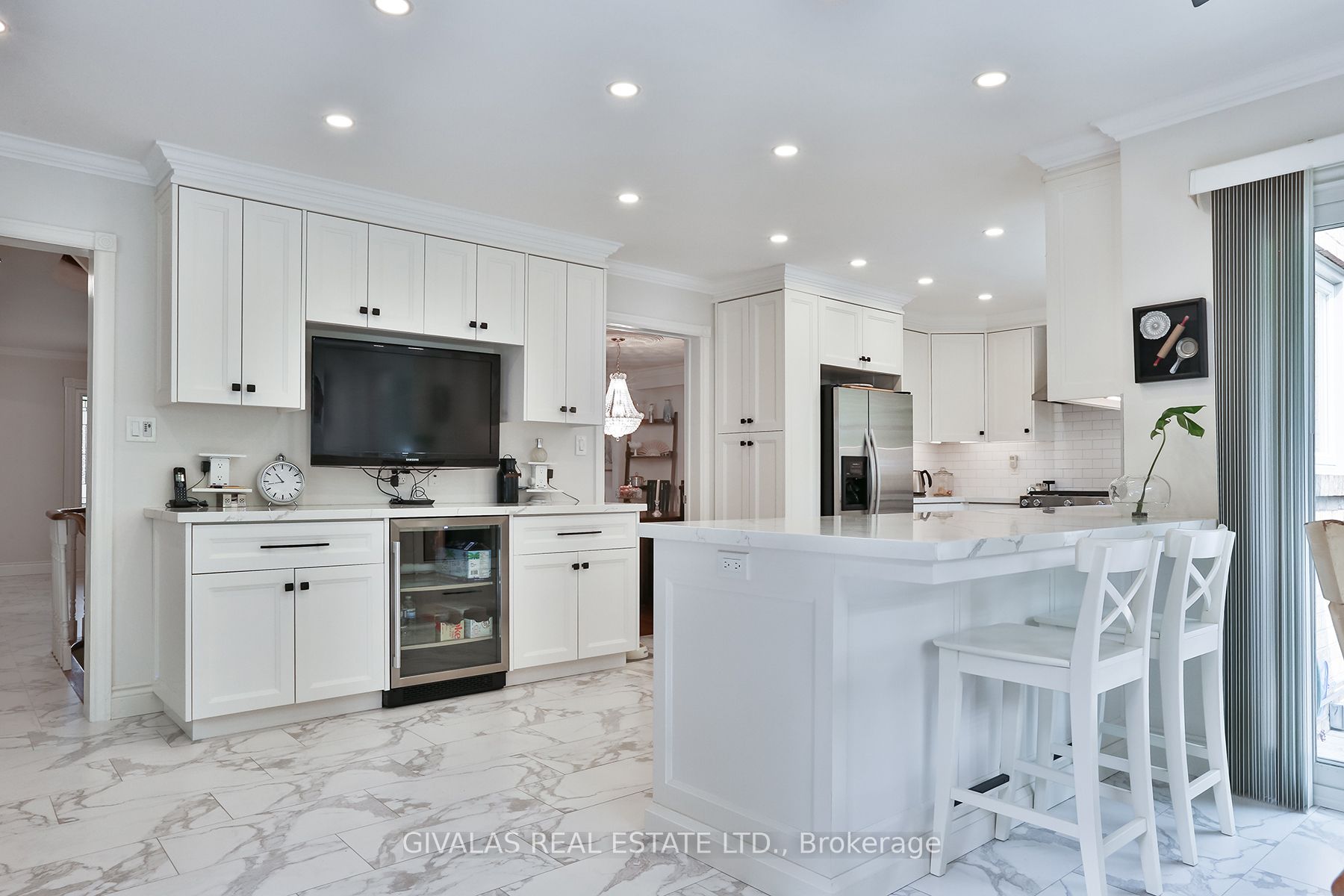 25 Sala Dr