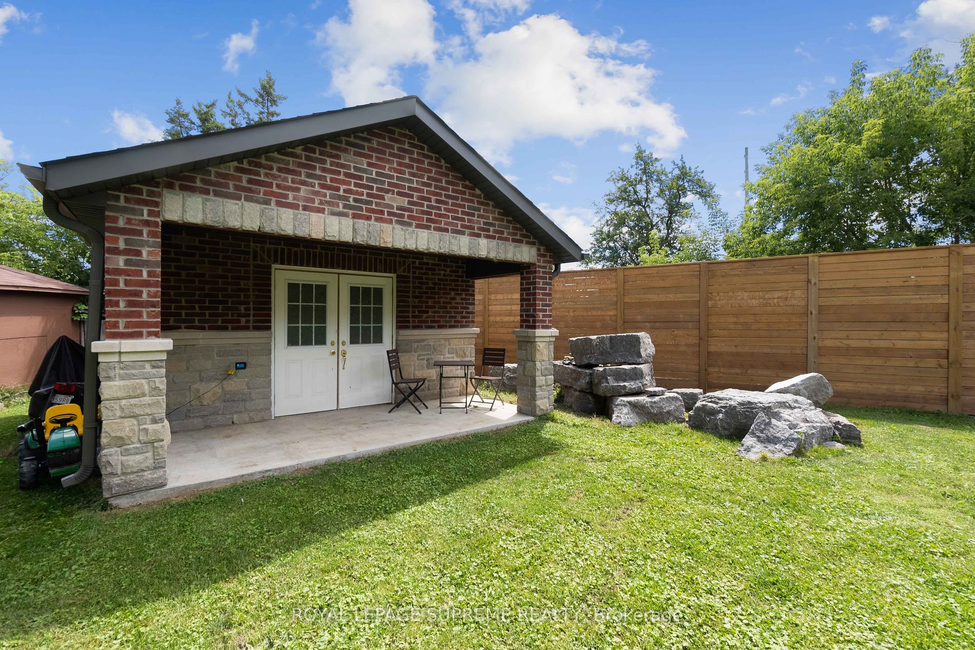 11 Hawman Ave