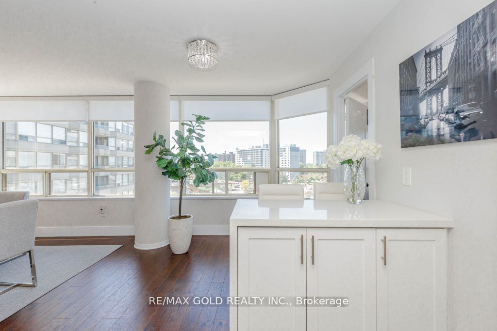 7 Townsgate Dr, #802