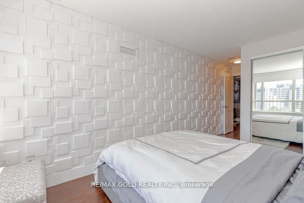 7 Townsgate Dr, #802