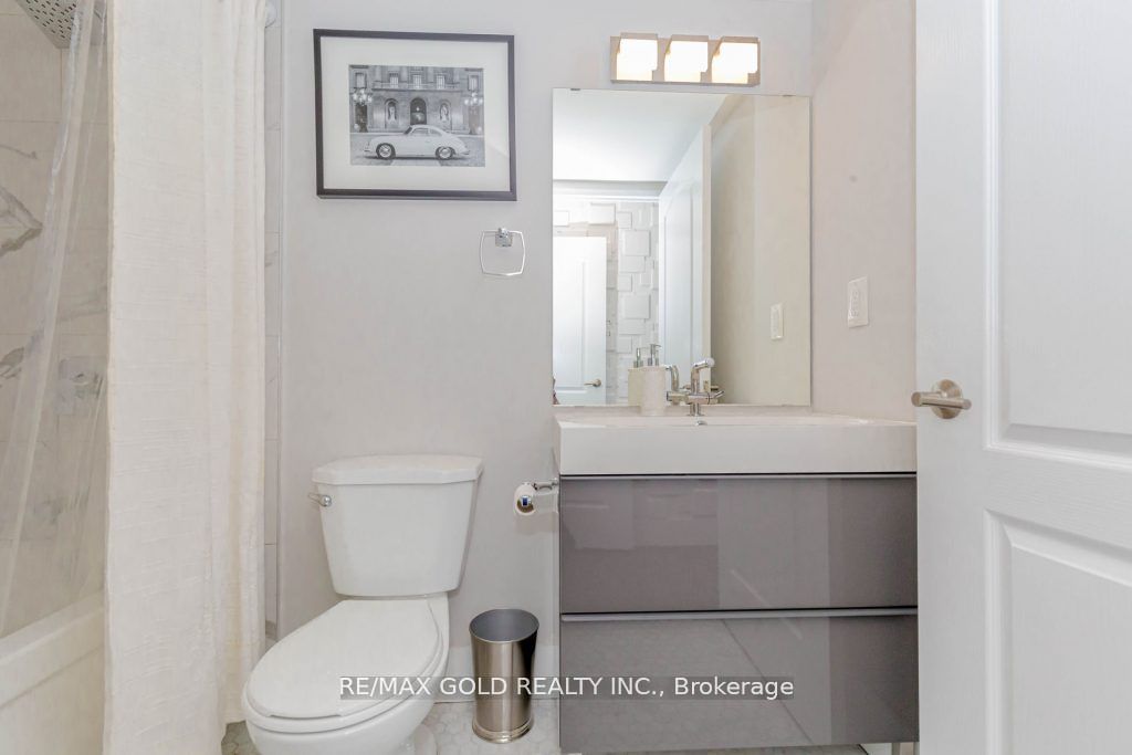 7 Townsgate Dr, #802
