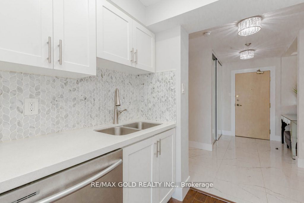 7 Townsgate Dr, #802