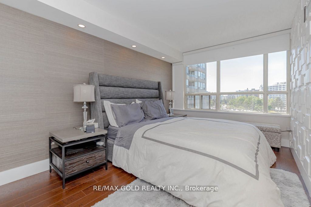 7 Townsgate Dr, #802