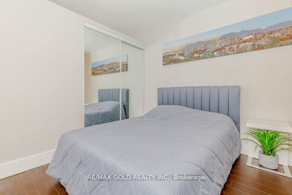7 Townsgate Dr, #802