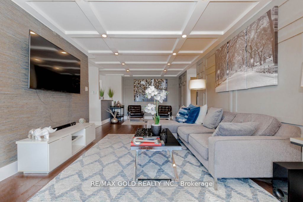 7 Townsgate Dr, #802