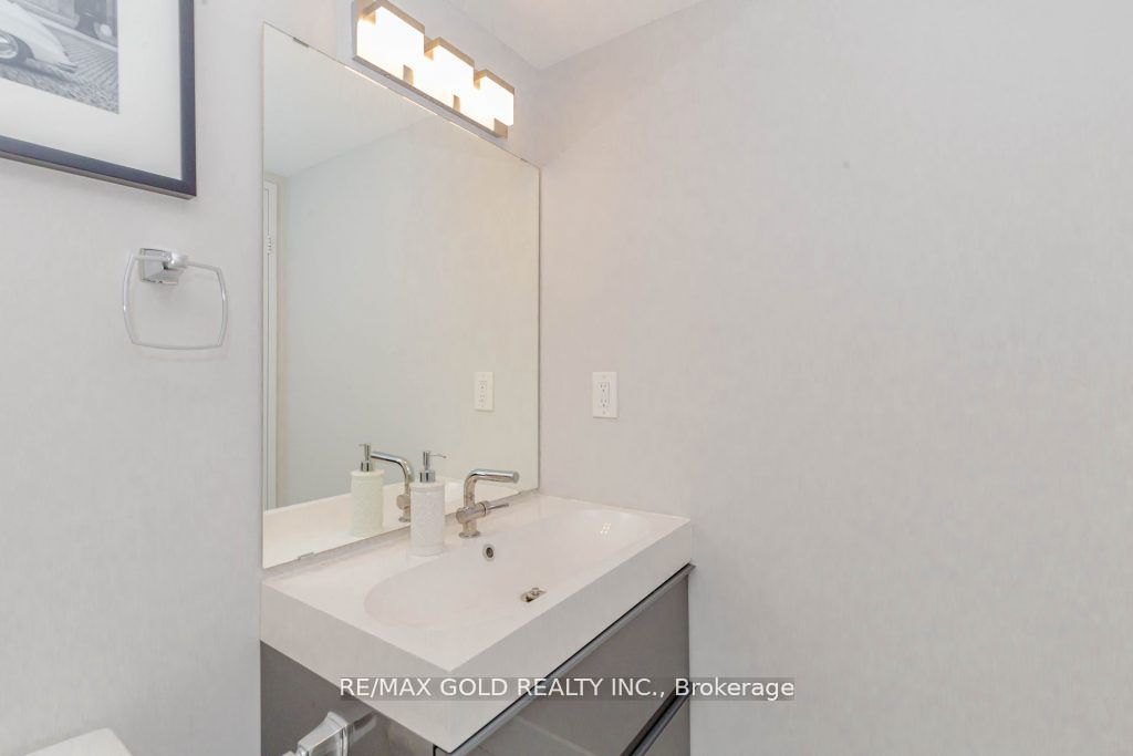 7 Townsgate Dr, #802