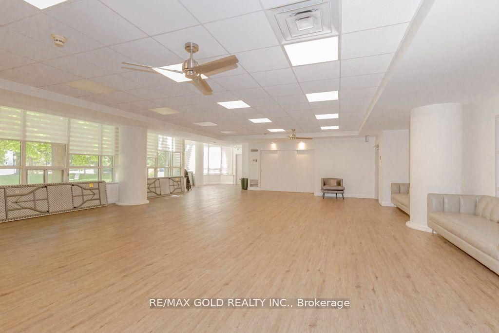 7 Townsgate Dr, #802