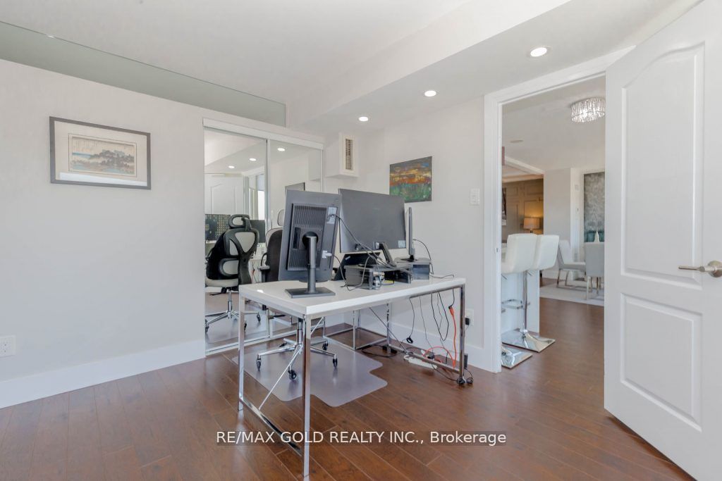 7 Townsgate Dr, #802