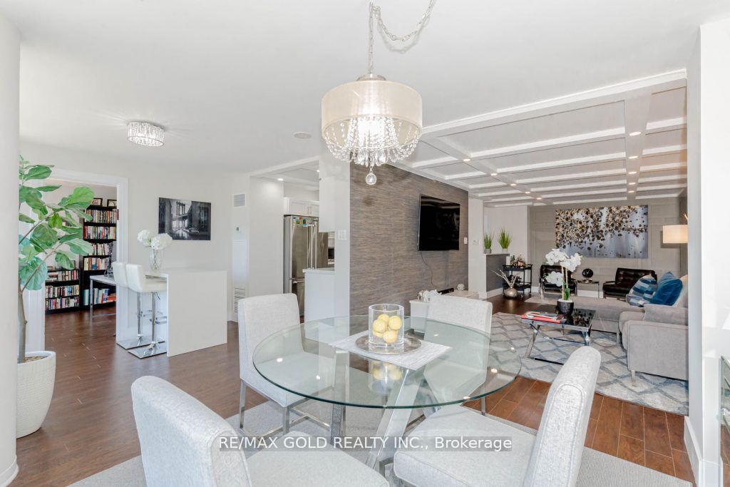 7 Townsgate Dr, #802