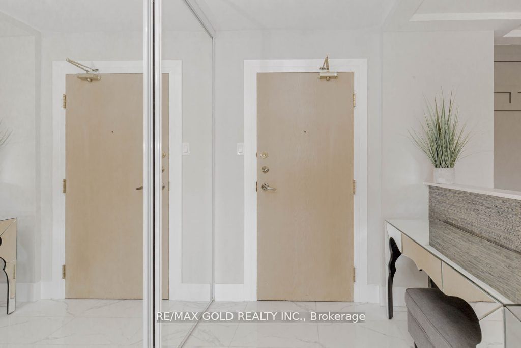 7 Townsgate Dr, #802