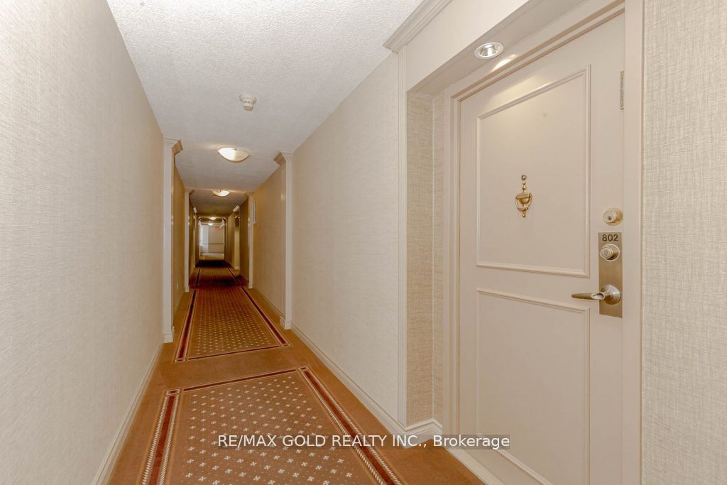 7 Townsgate Dr, #802