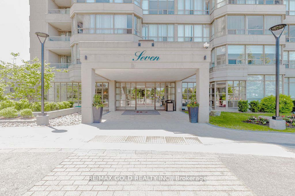 7 Townsgate Dr, #802