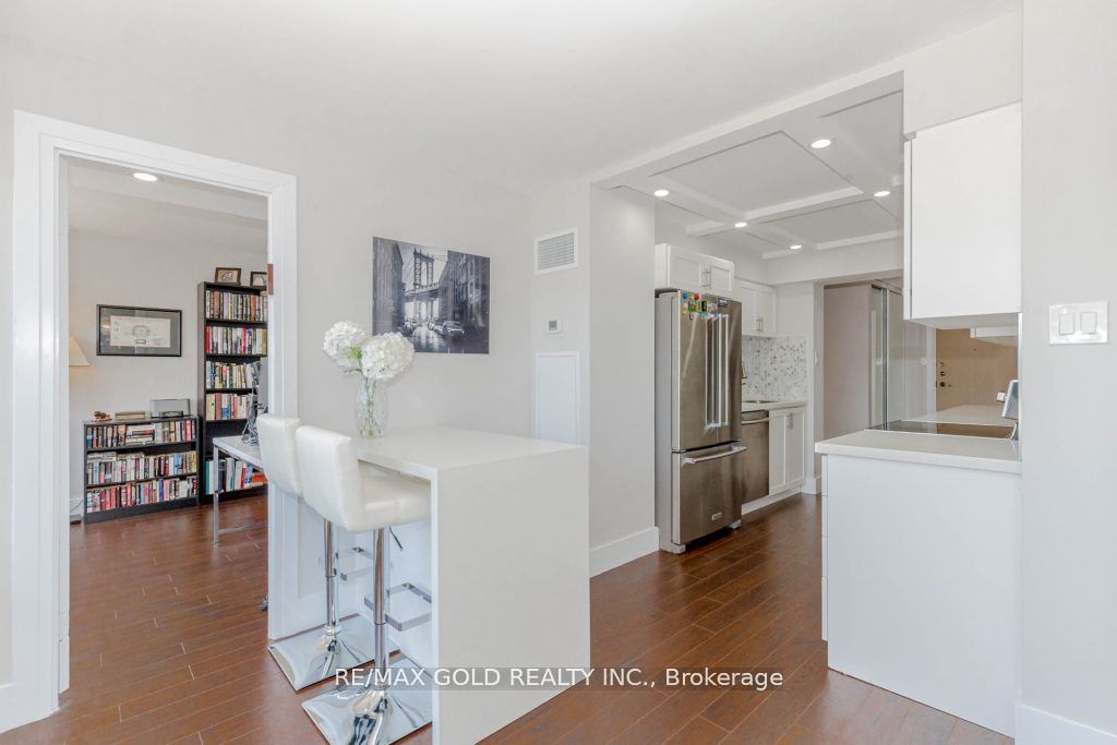 7 Townsgate Dr, #802