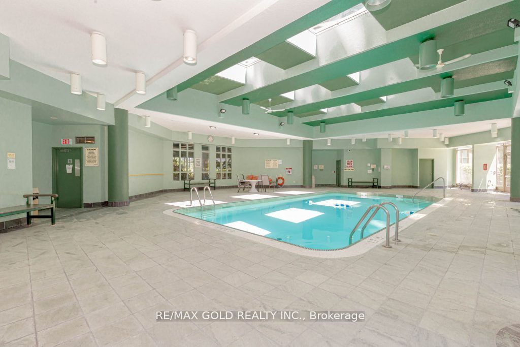7 Townsgate Dr, #802