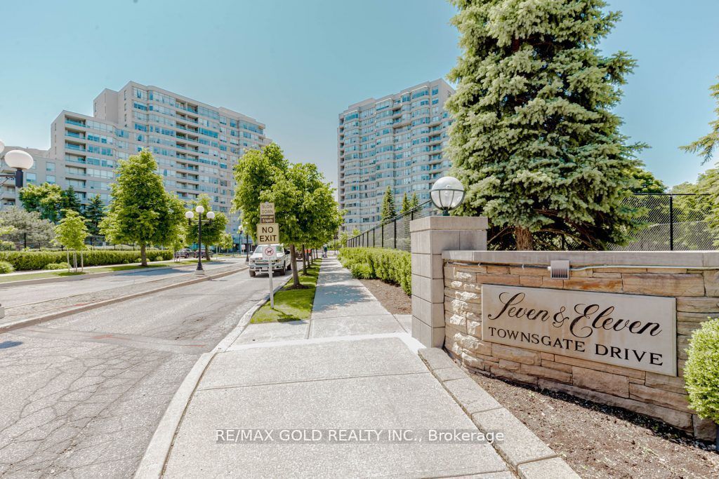 7 Townsgate Dr, #802