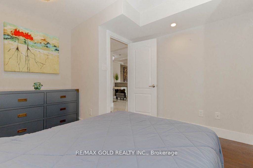 7 Townsgate Dr, #802