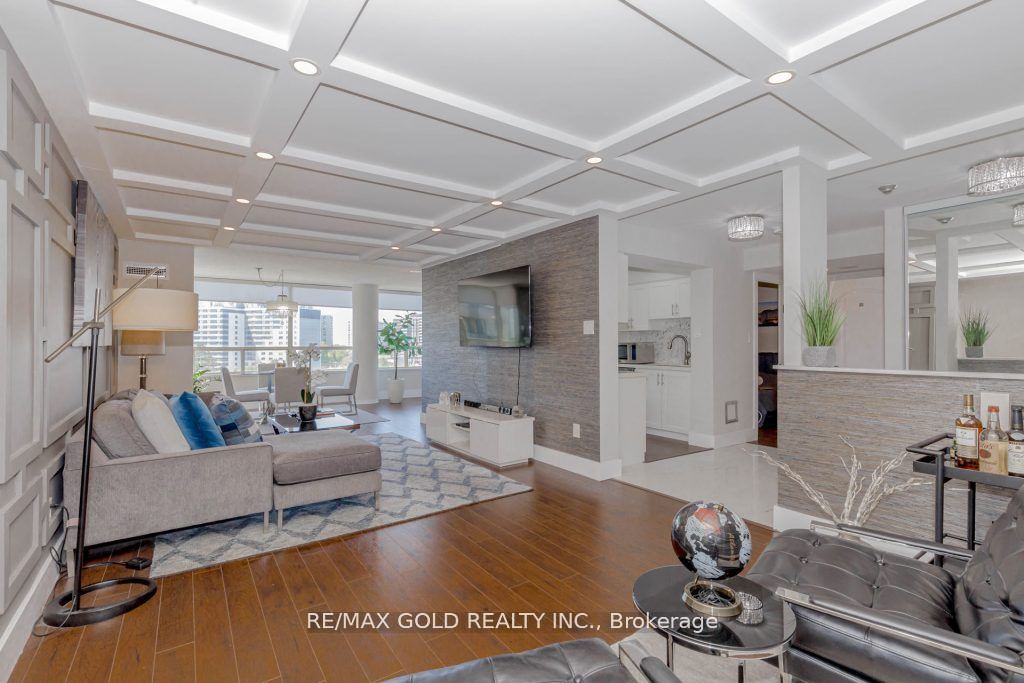 7 Townsgate Dr, #802