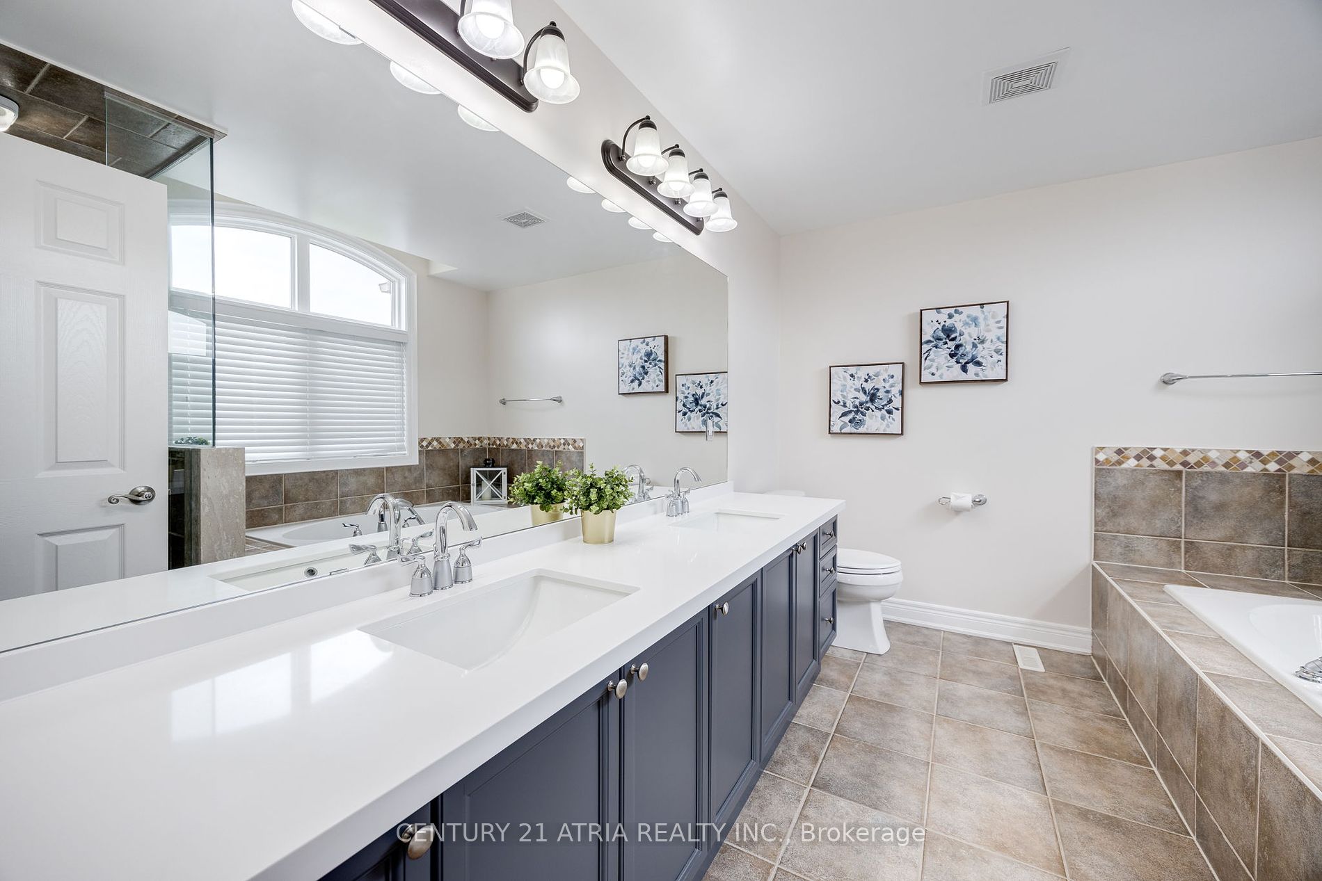 61 Weslock Cres