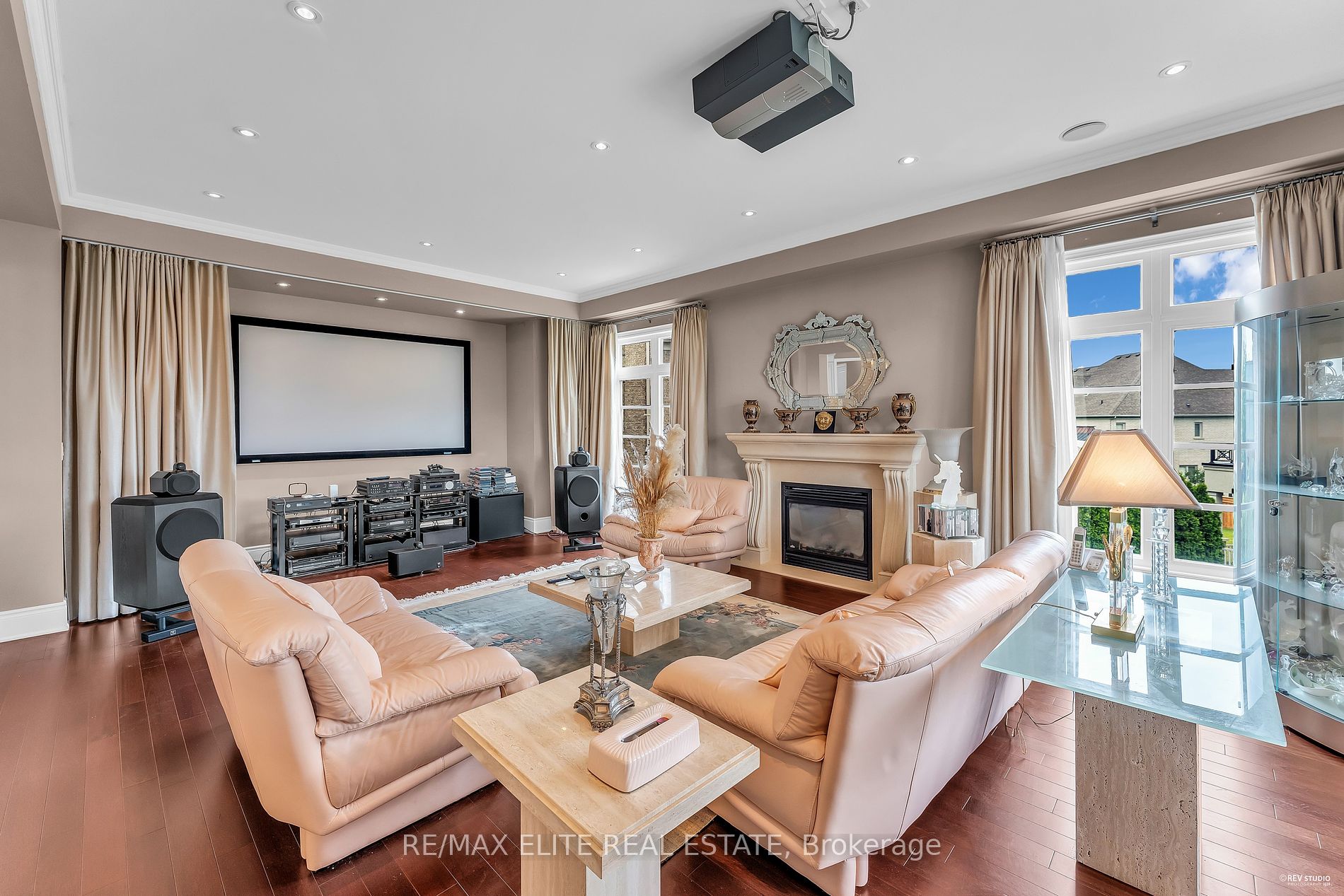 123 Carisbrooke Circle