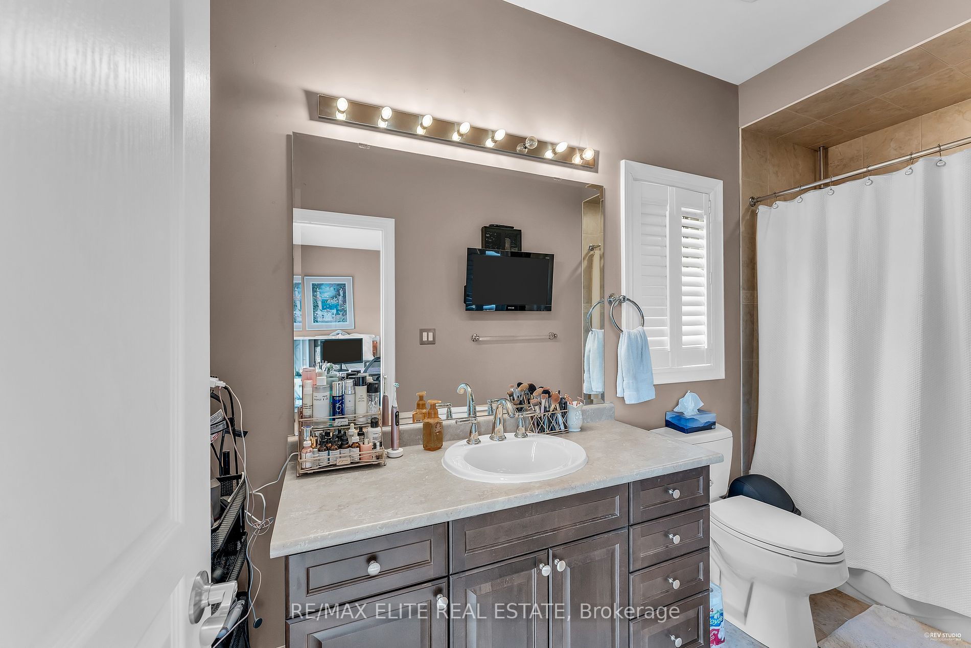 123 Carisbrooke Circle