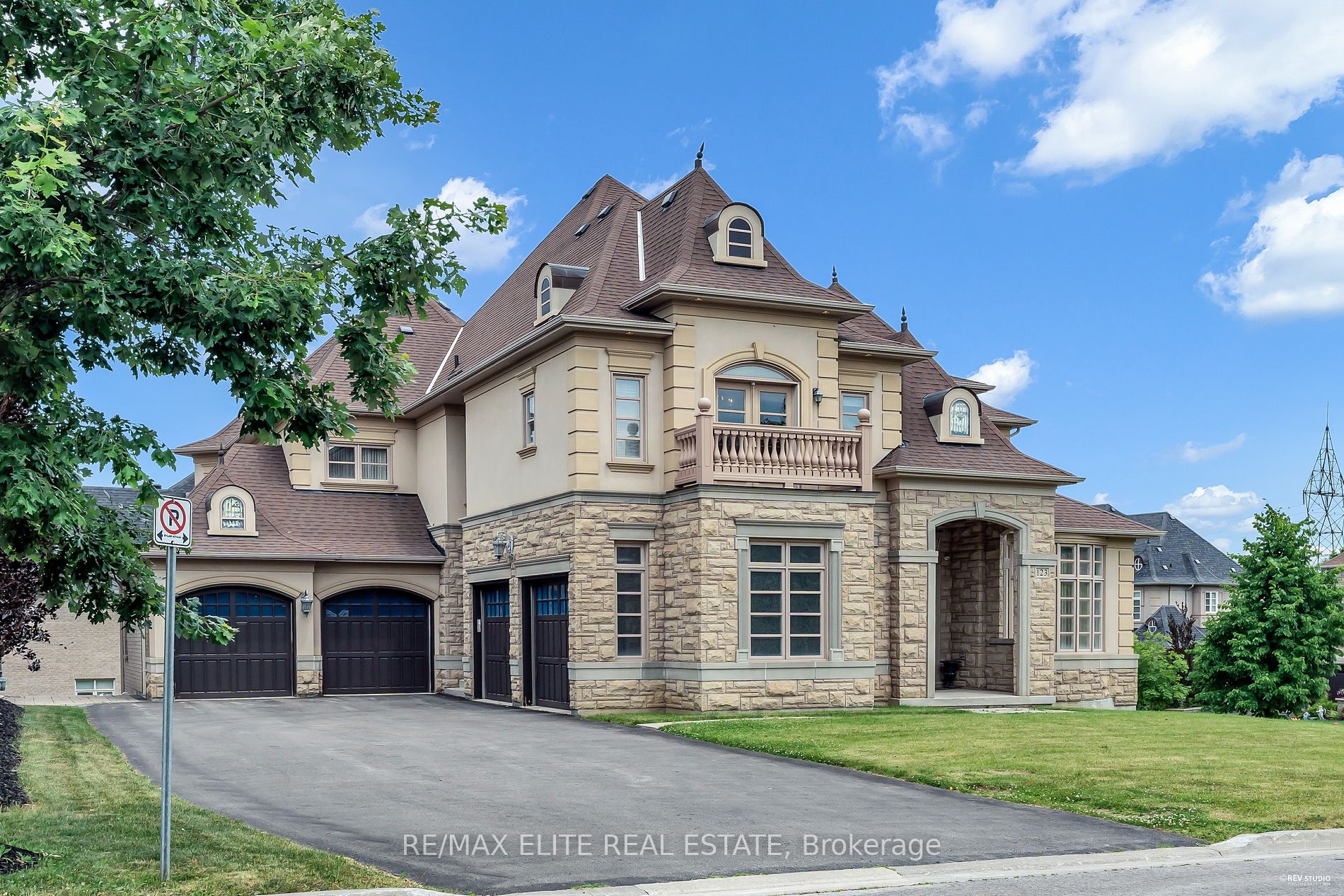 123 Carisbrooke Circle