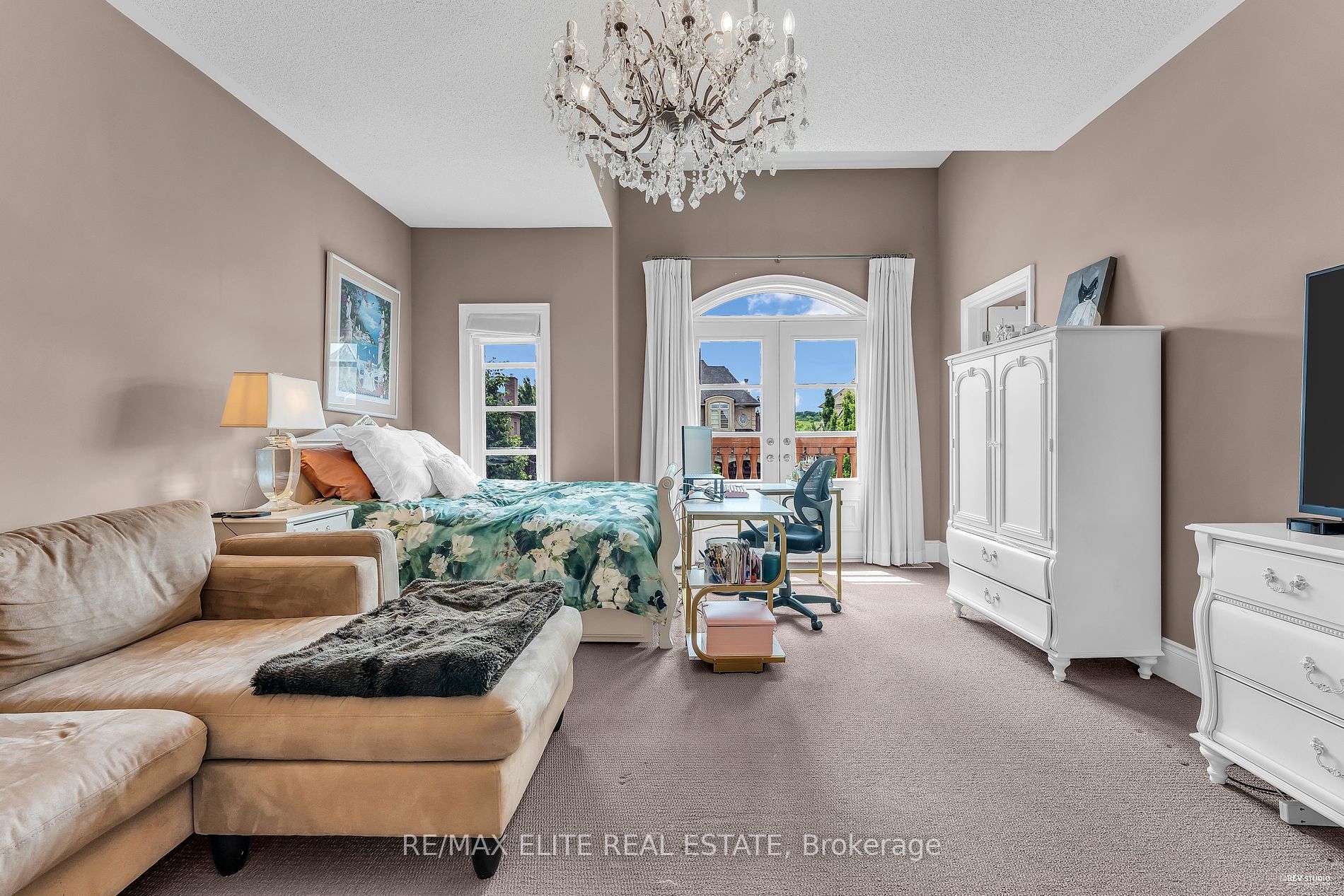123 Carisbrooke Circle