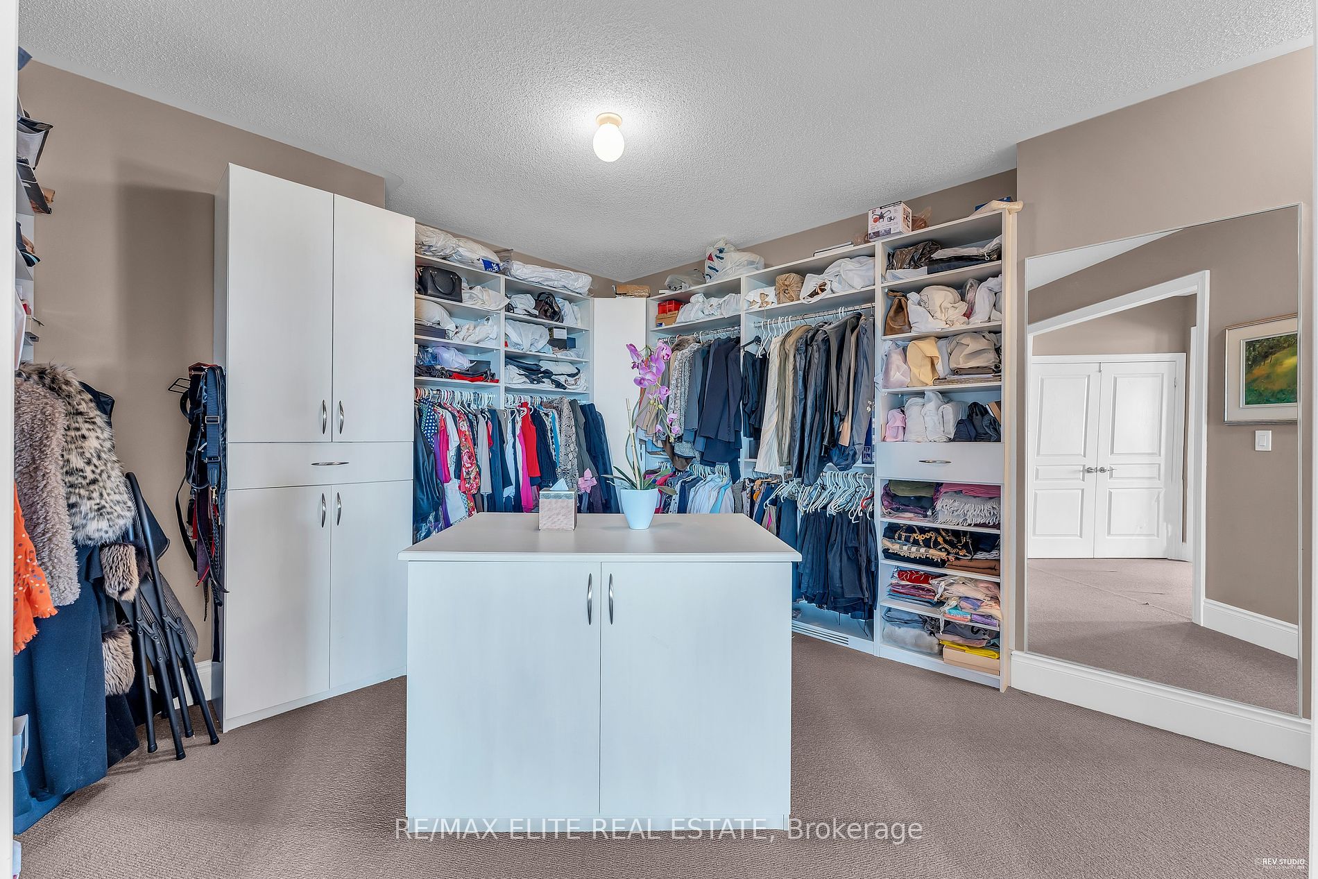 123 Carisbrooke Circle