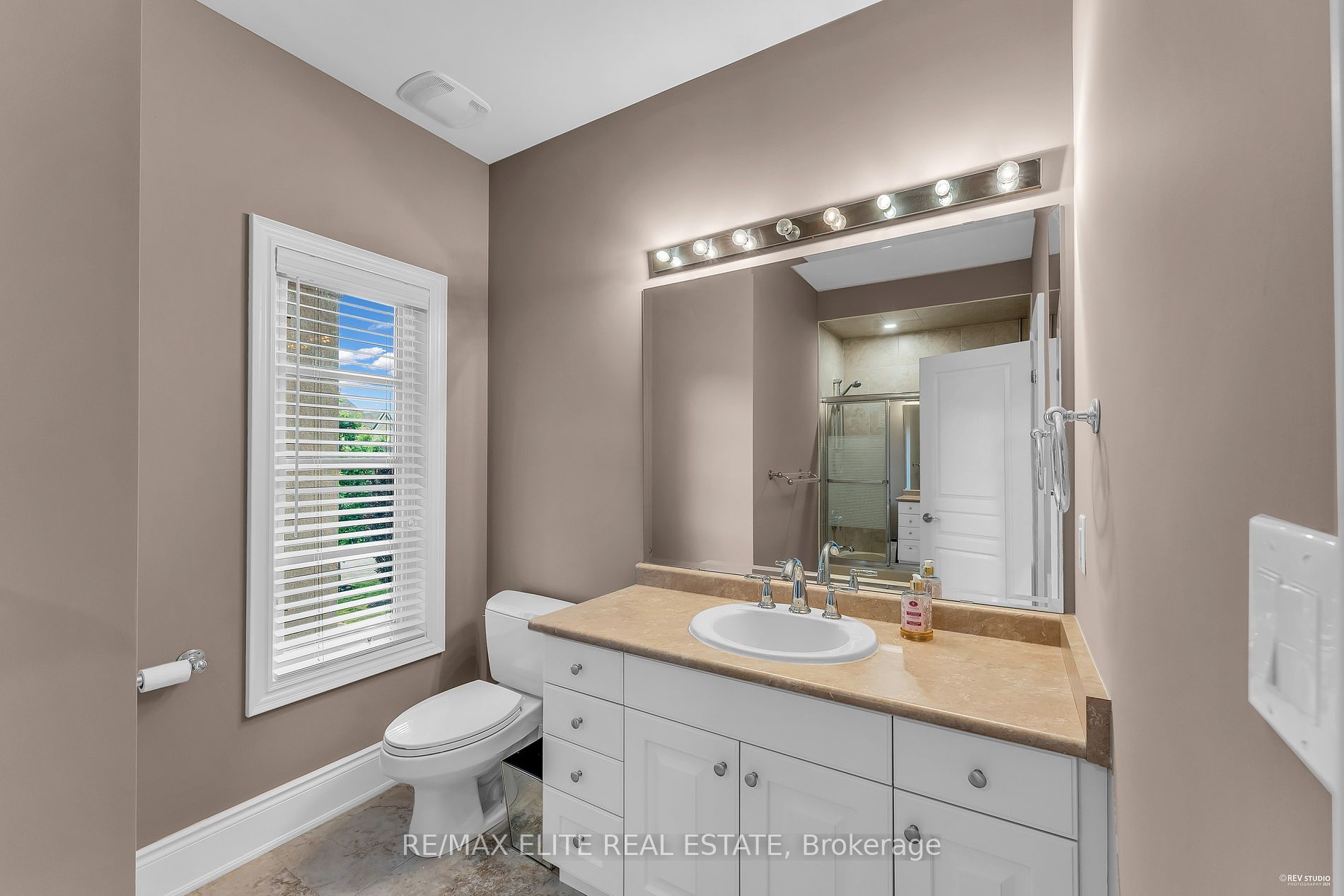 123 Carisbrooke Circle