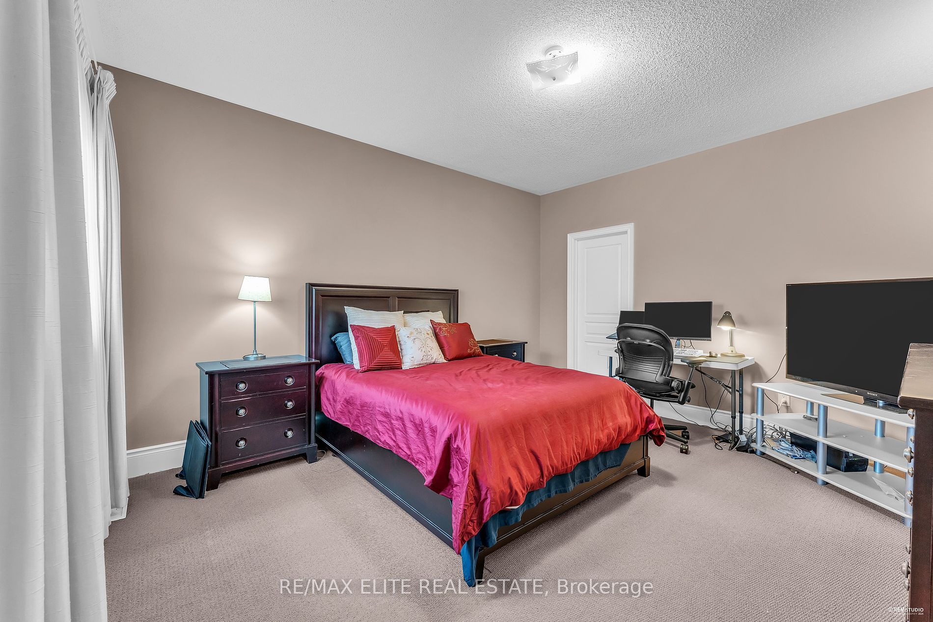 123 Carisbrooke Circle