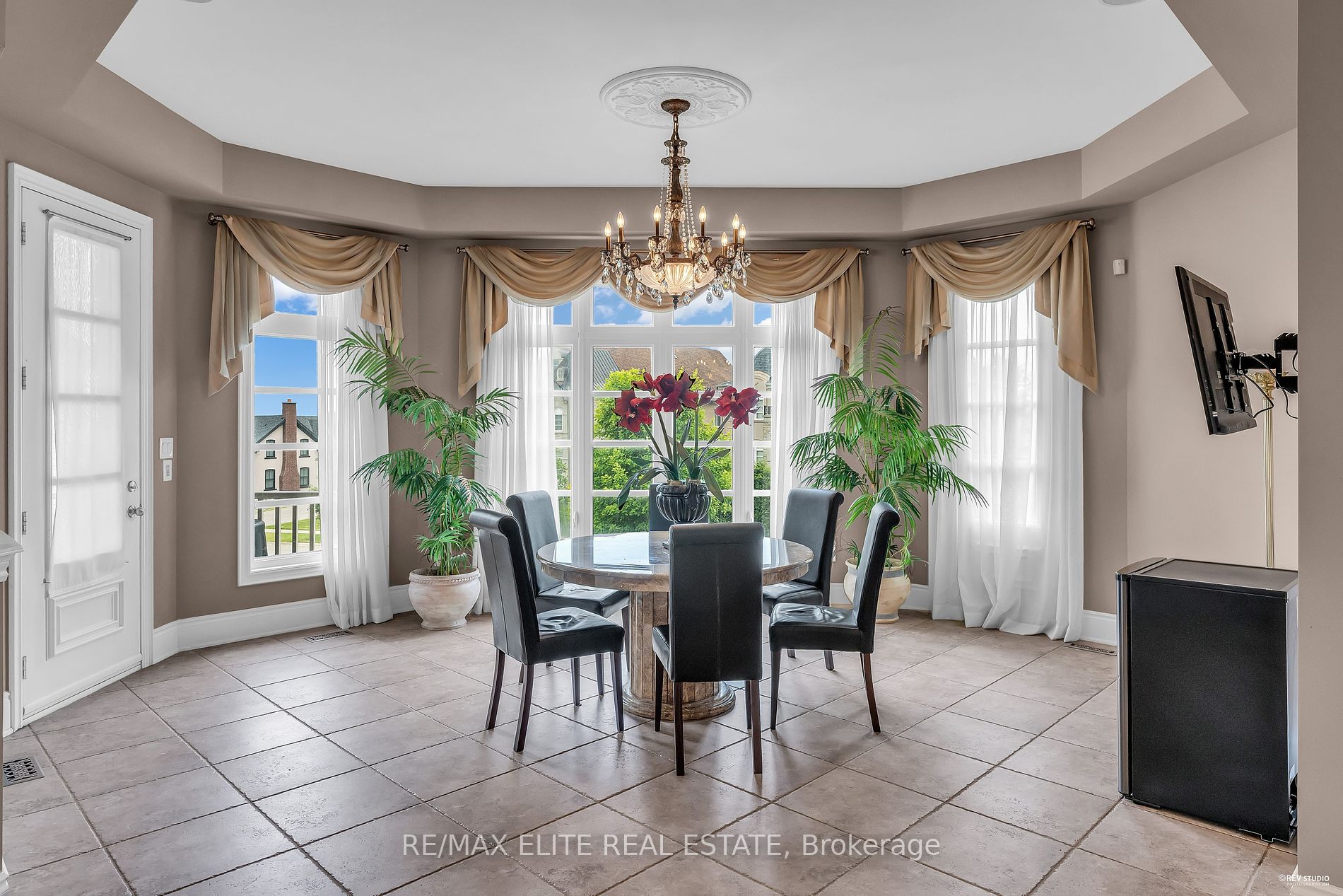 123 Carisbrooke Circle