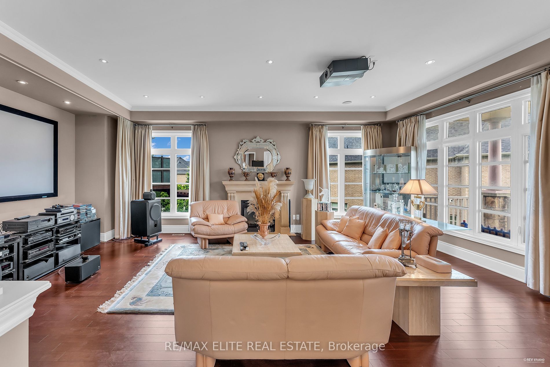 123 Carisbrooke Circle