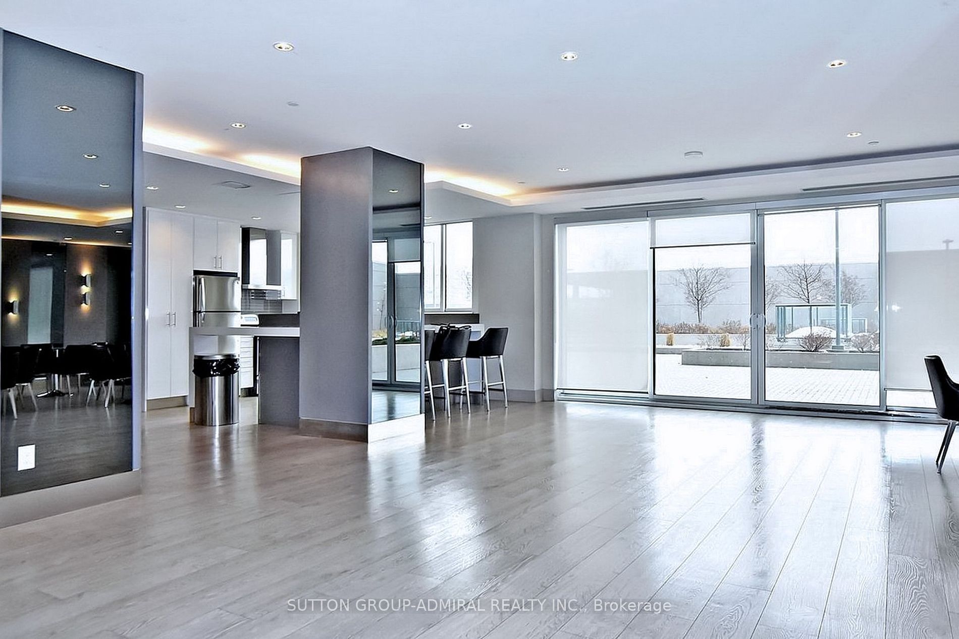 7165 Yonge St, #1110