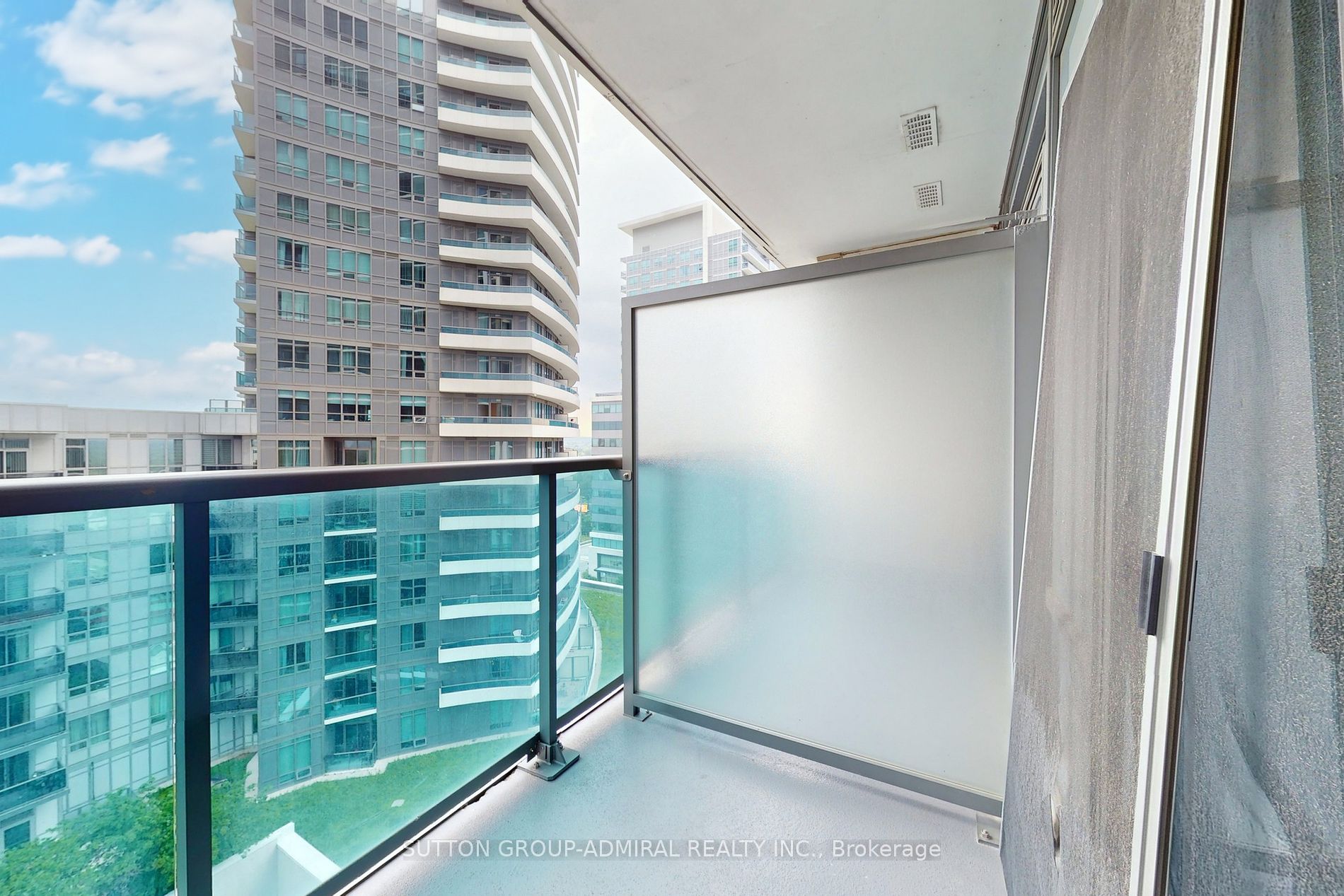 7165 Yonge St, #1110