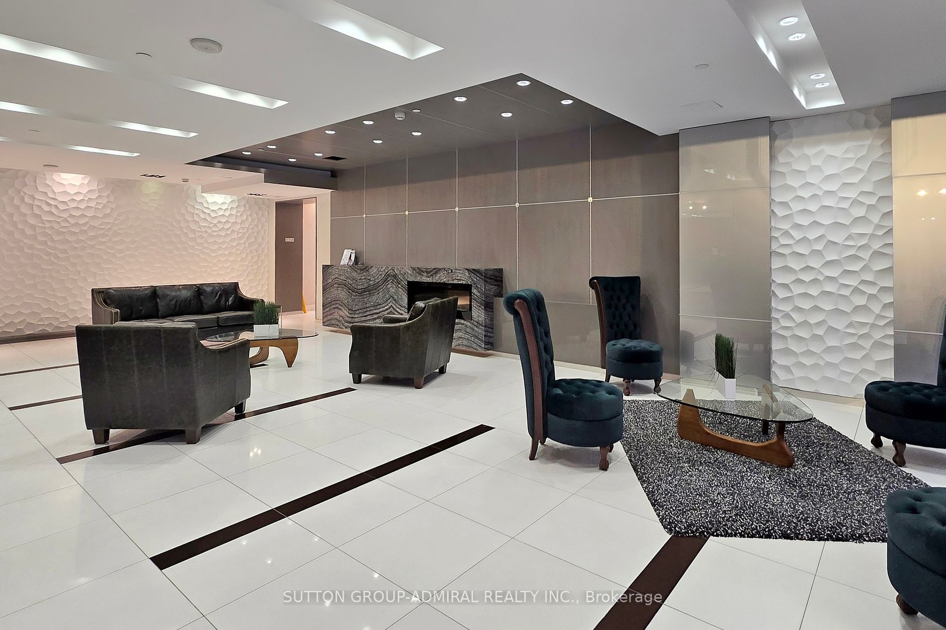 7165 Yonge St, #1110