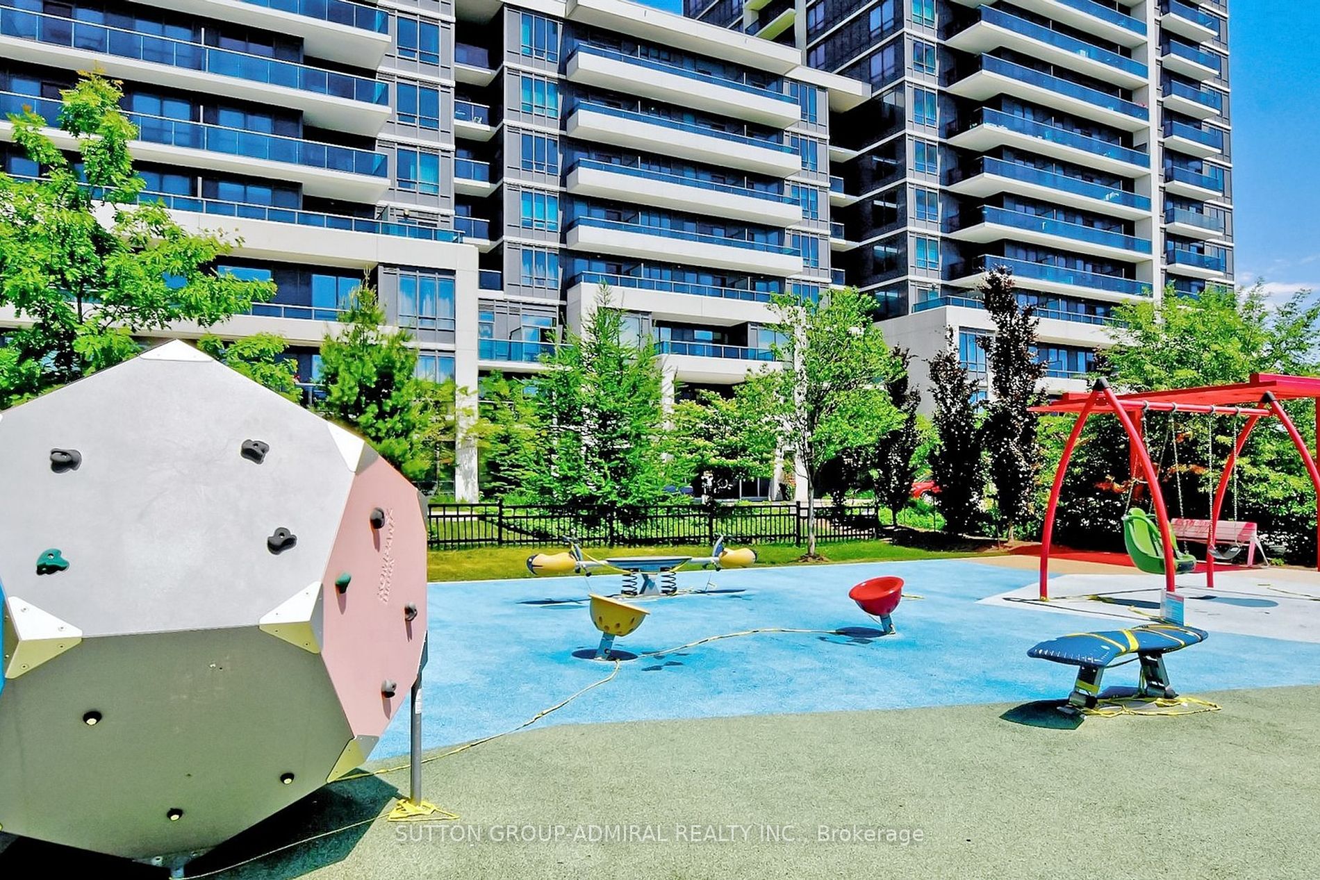 7165 Yonge St, #1110