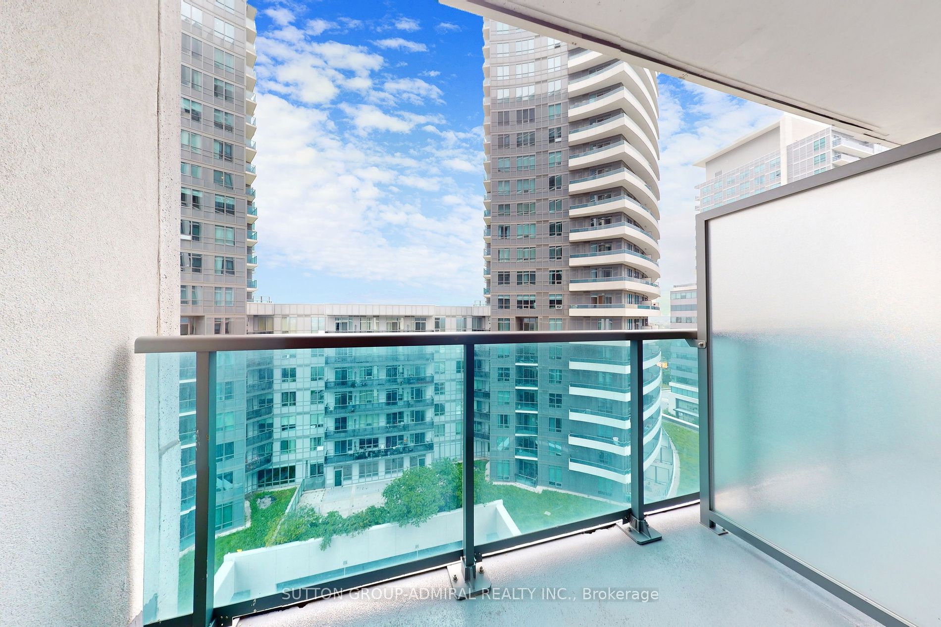 7165 Yonge St, #1110