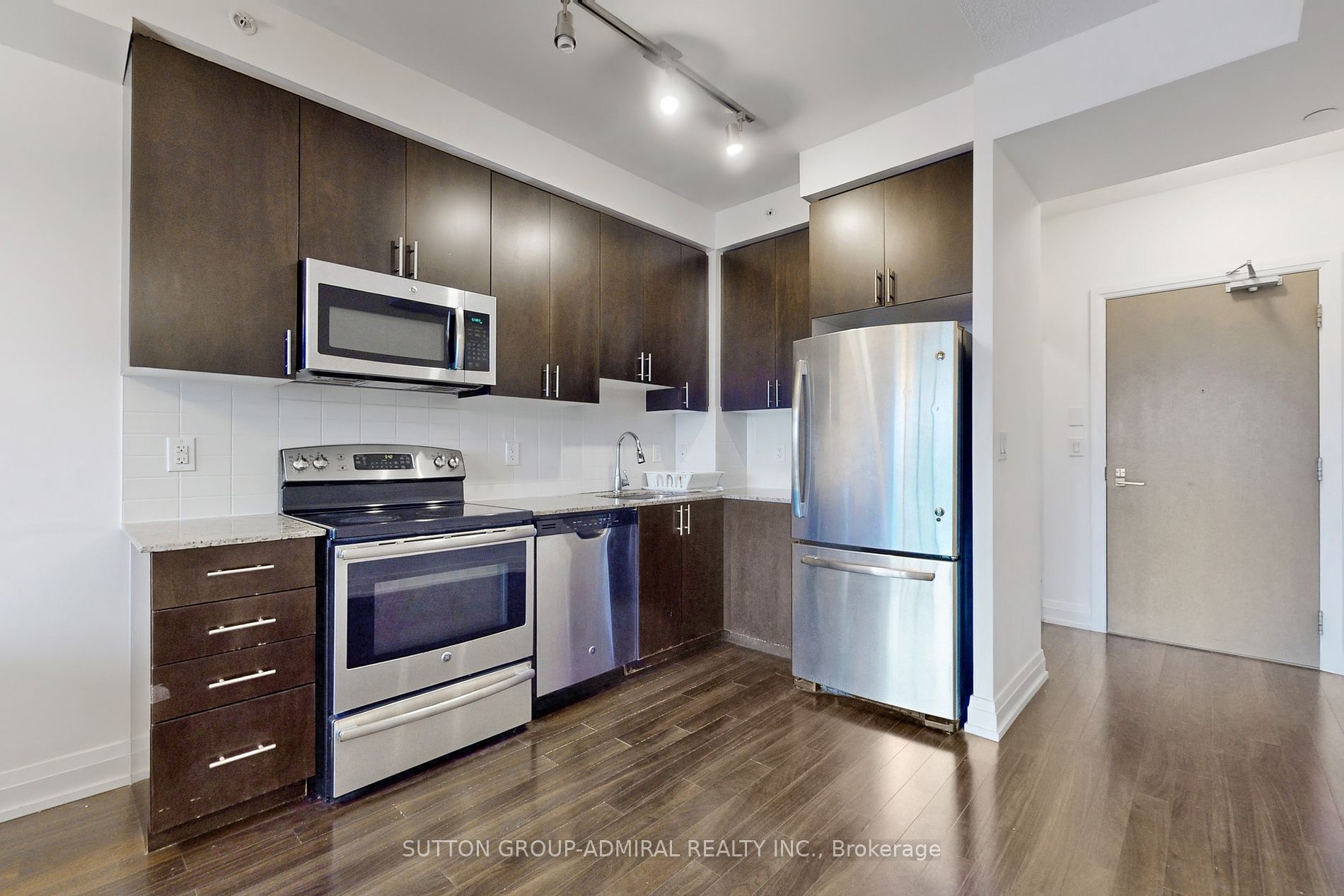 7165 Yonge St, #1110