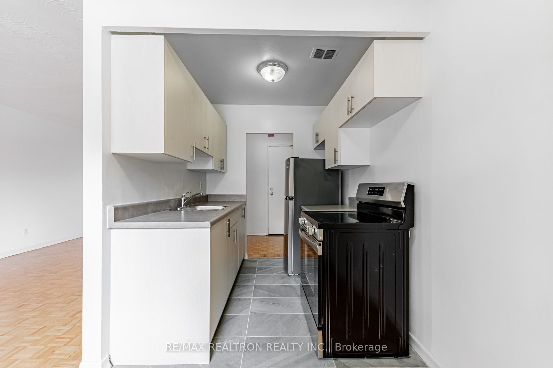 165 Colborne Avenue, #202