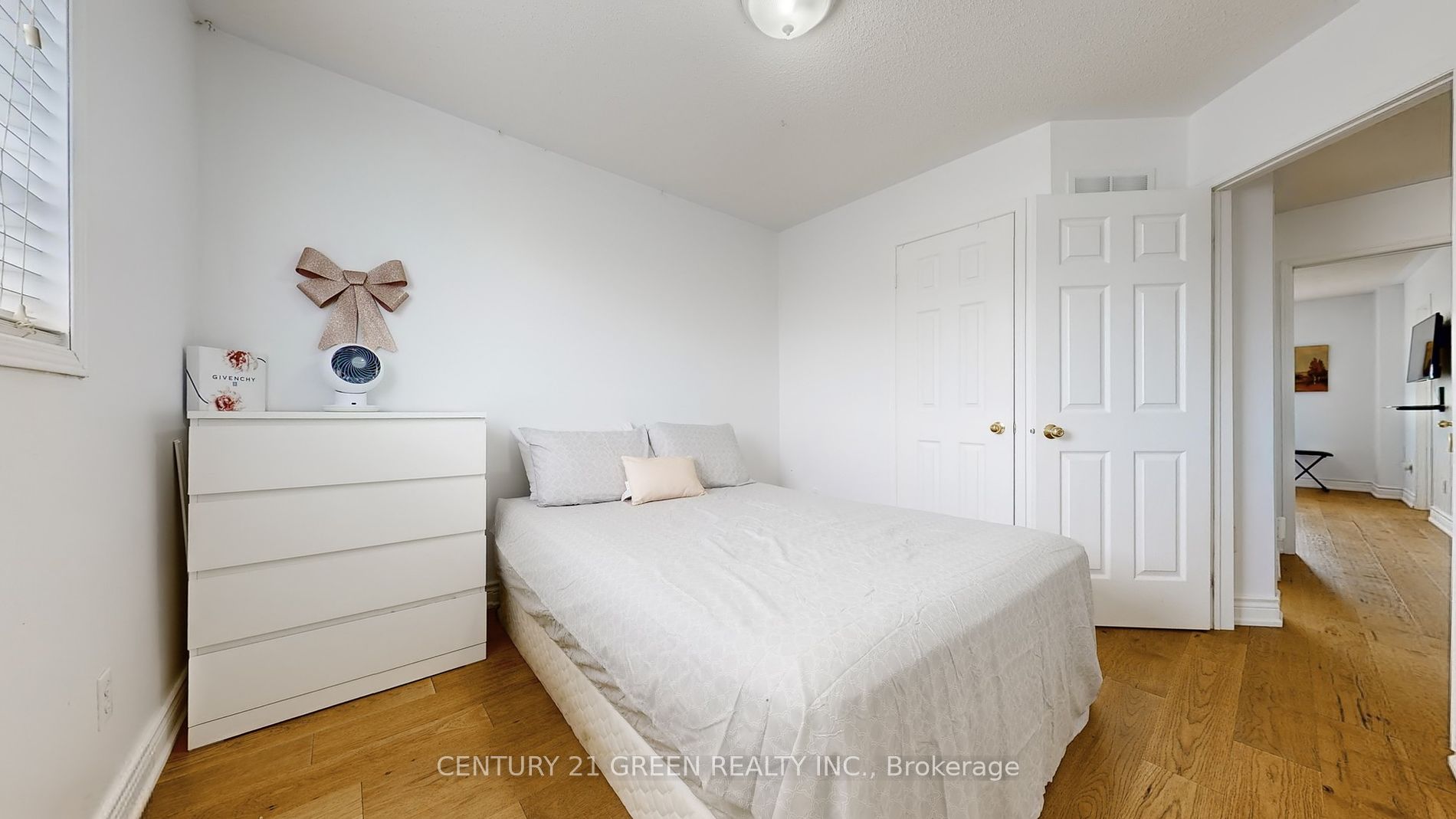 145 Baywell Cres S