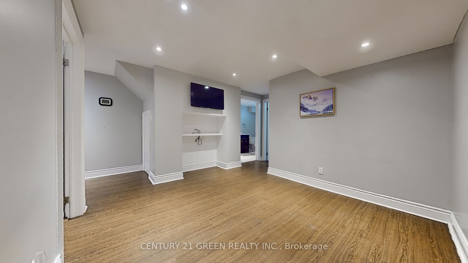 145 Baywell Cres S