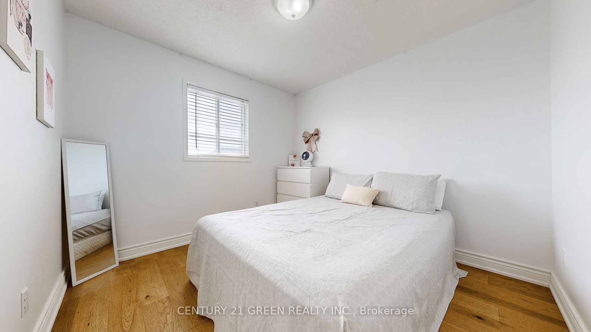 145 Baywell Cres S