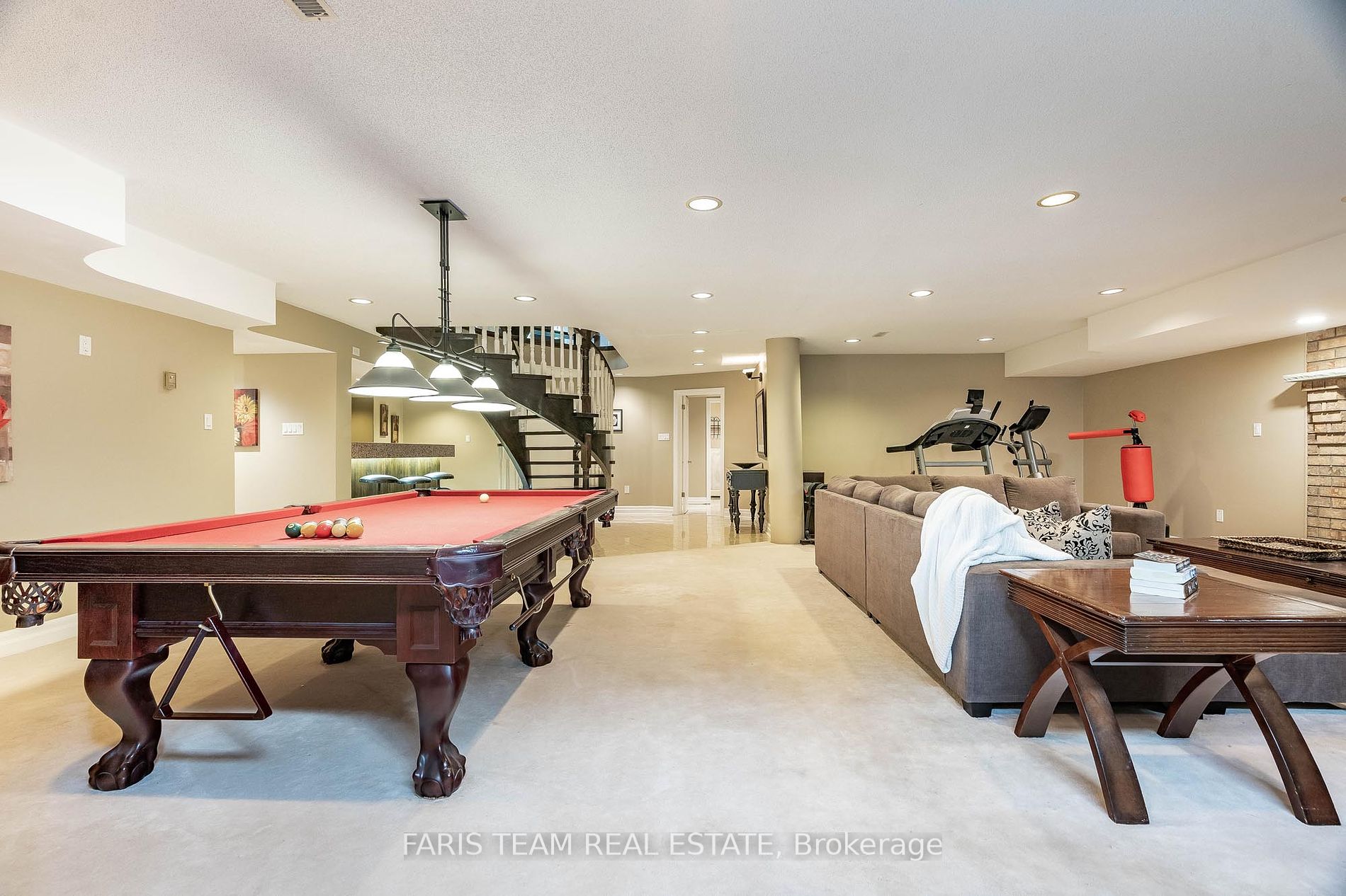 1826 Quantz Cres