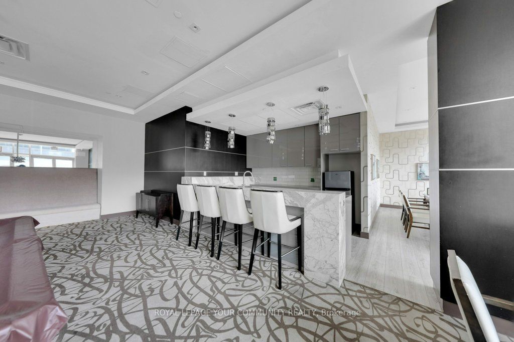 9600 Yonge Street, #711B
