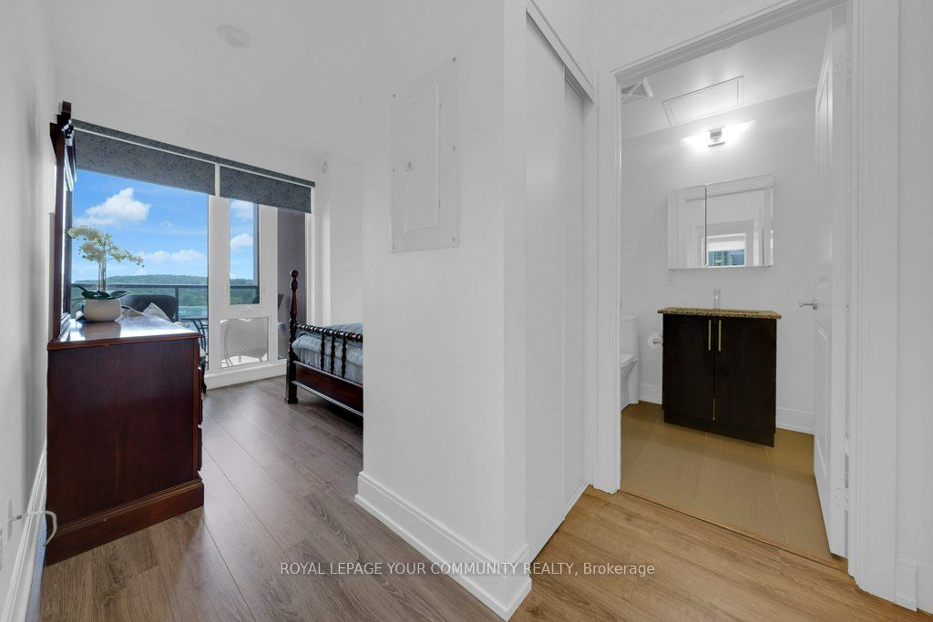 9600 Yonge Street, #711B