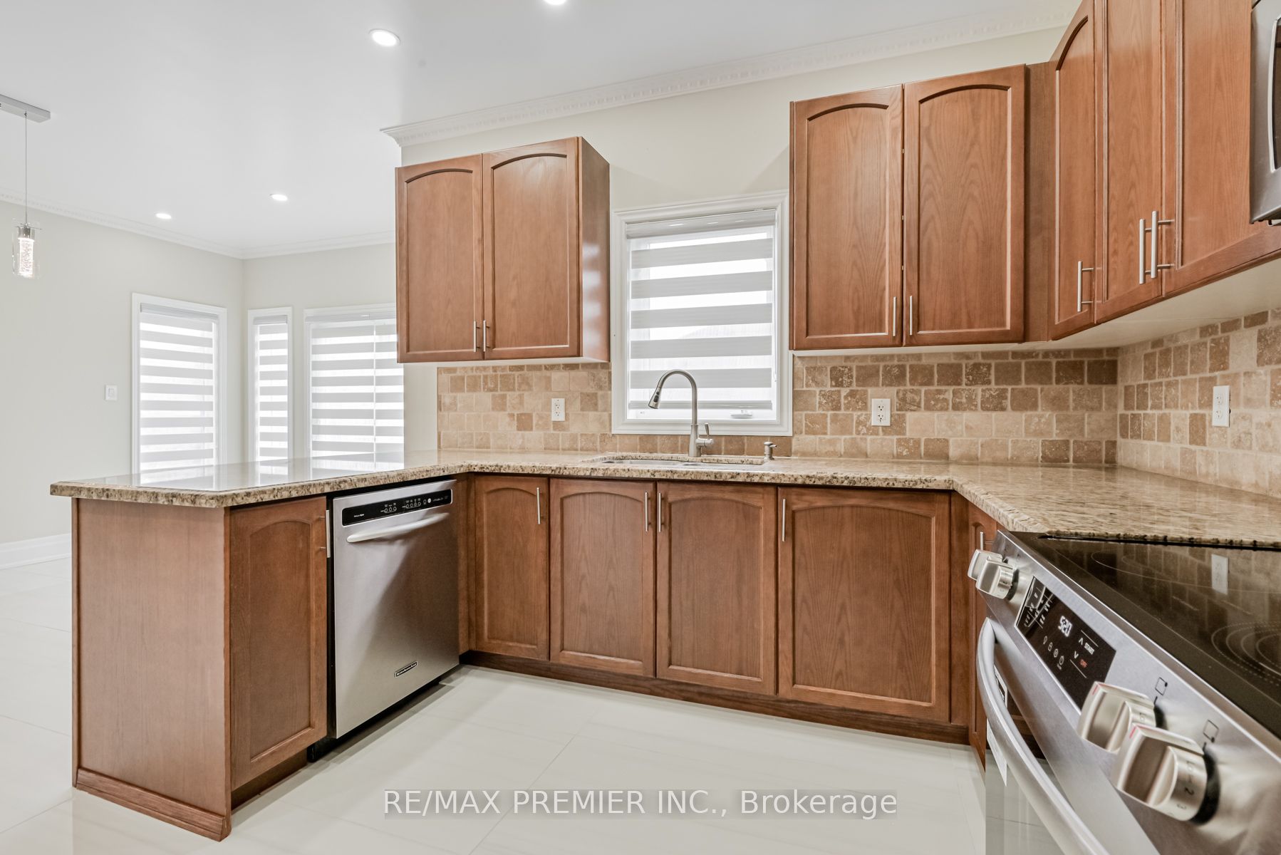 37 Colombo Cres